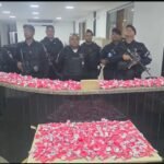 Mulher é presa com crack e quase 1,4 mil pinos de cocaína vindo do Rio para abastecer Itaperuna