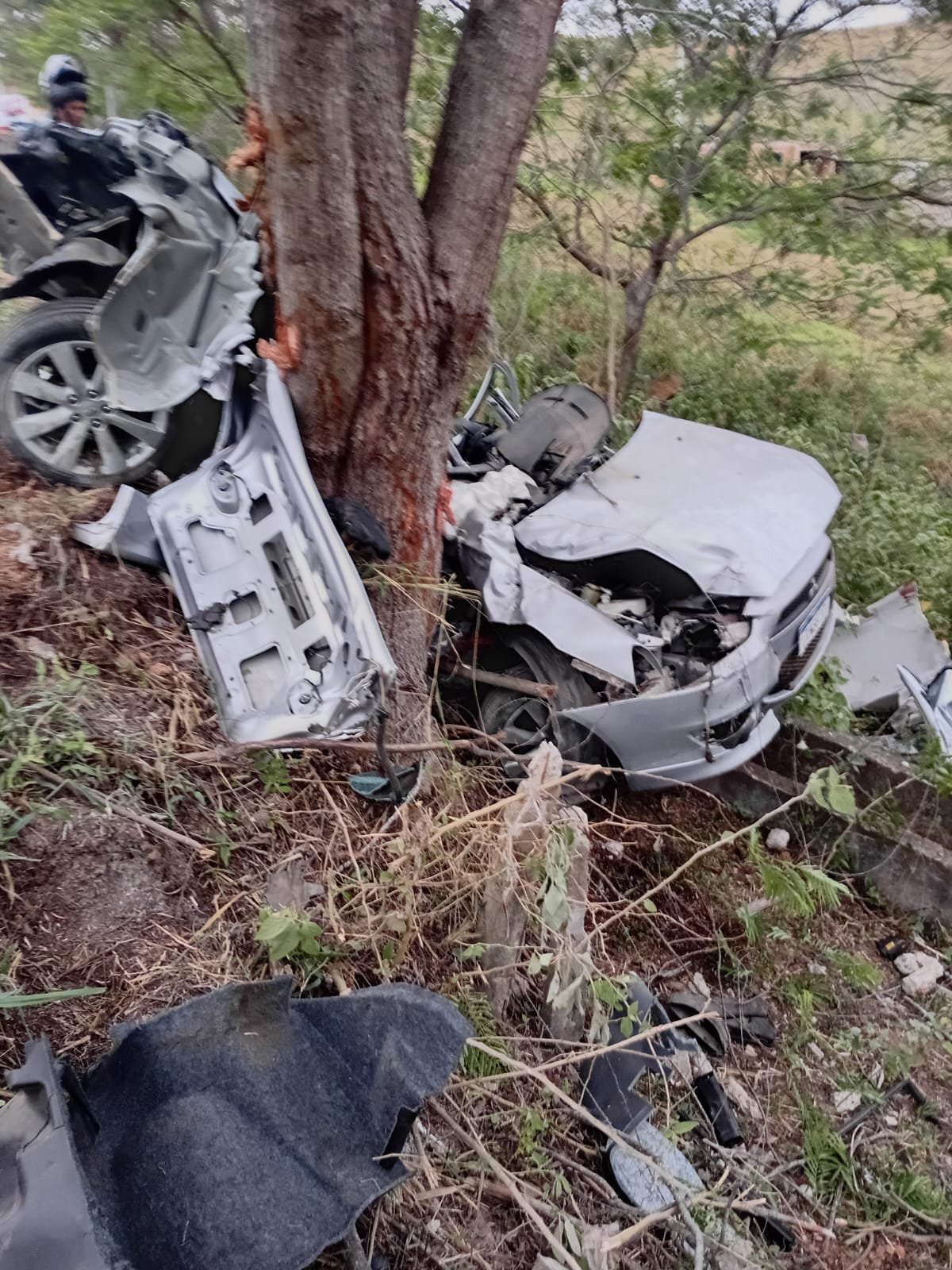 Grave acidente na BR-356 deixa dois jovens mortos no distrito de Retiro do Muriaé, em Itaperuna (RJ)