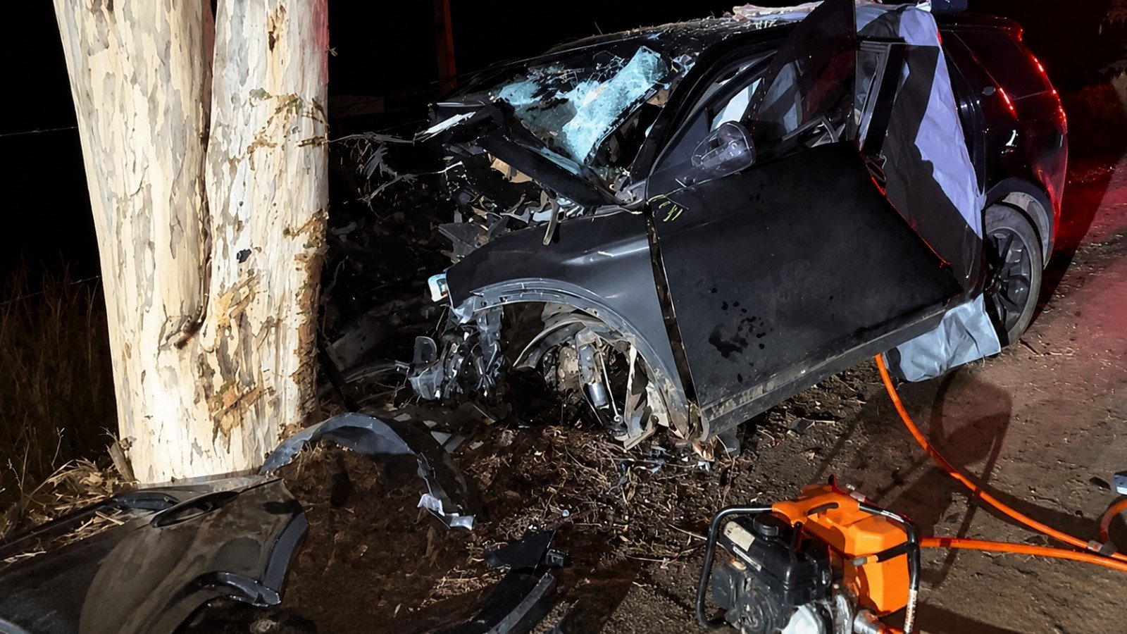 Jovem morre após carro bater contra árvore entre Natividade e Porciúncula (RJ)