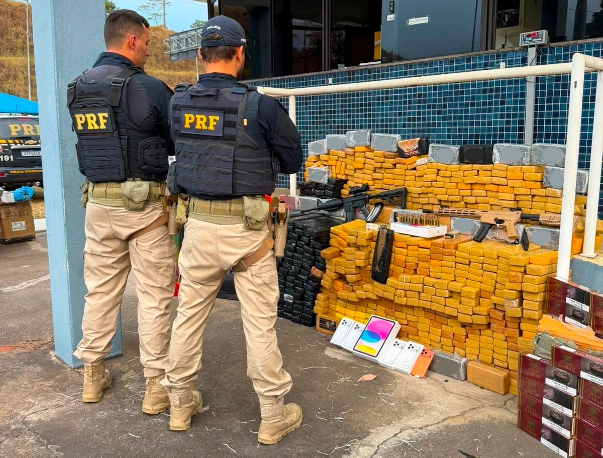 PRF apreende mais de 500 kg de maconha, cocaína e armas em caminhão na BR-381, em MG