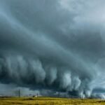 Frente fria traz chuva forte, raios e ventos de até 76 km/h ao Estado do Rio nesta terça-feira (22)