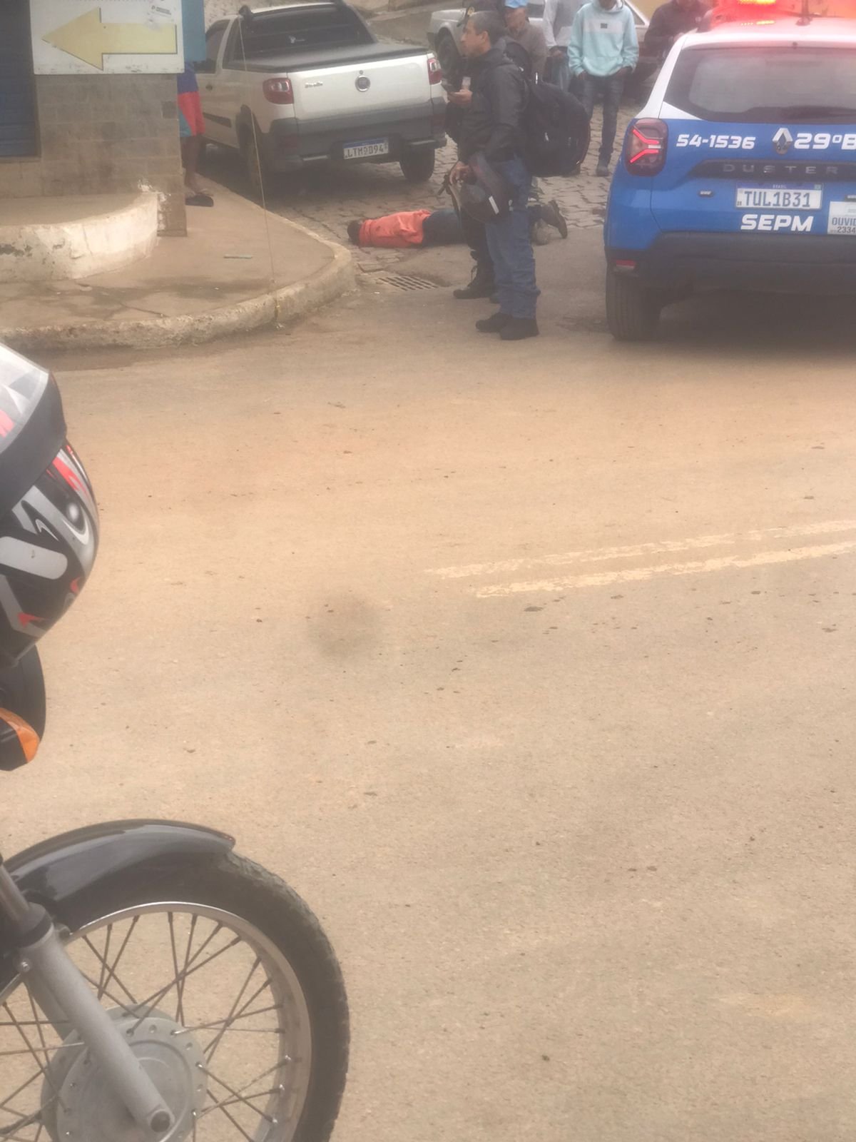 Homicídio é registrado na manhã desta quinta-feira (3) no bairro Santa Teresinha, em Varre-Sai (RJ)