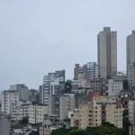 Semana começa com chuva e risco de tempestades em Minas Gerais