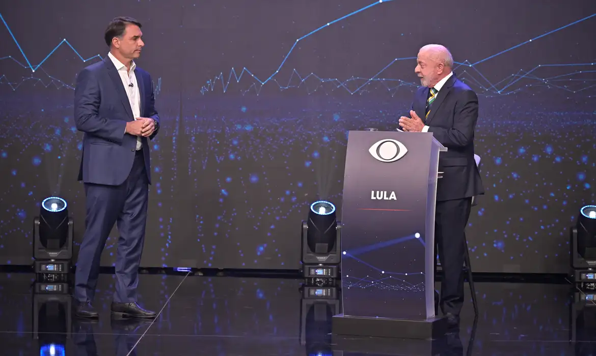 Flávio Bolsonaro defende redução da maioridade penal para 14 anos em debate