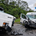 Colisão entre van e caminhão deixa homem morto e jovem gravemente ferido em São Fidélis (RJ)