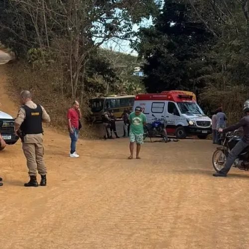 Motociclista morre em acidente envolvendo ônibus escolar na zona rural de Carangola (MG)