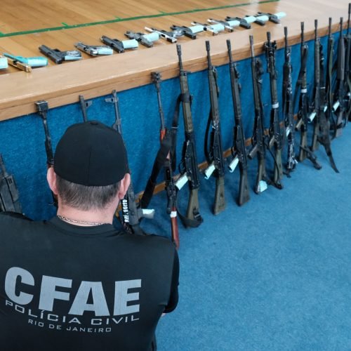 Governo do Rio apreende R$ 12,8 milhões em armas de guerra em um dia