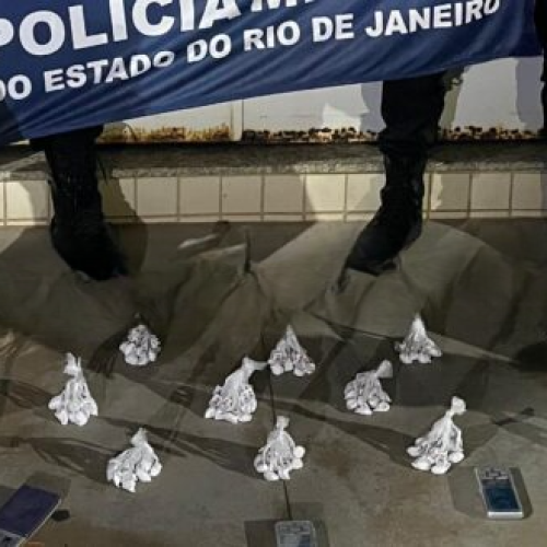 Suspeito é flagrado com mais de 160 papelotes de cocaína em Natividade (RJ)