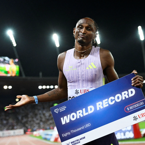Alison dos Santos quebra o recorde mundial dos 400m com barreiras na Diamond League