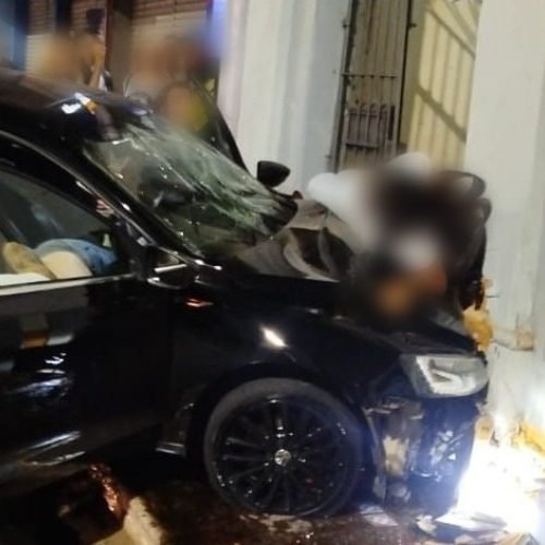 Grave acidente no Centro de Muriaé deixa três feridos e tumulto após agressão a motorista