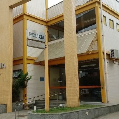 Policia Militar resgata vítimas sequestradas por traficantes de Itaperuna (RJ) e apreende suspeito com celular roubado