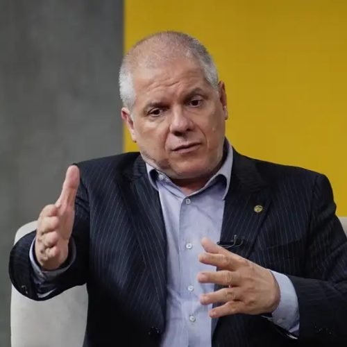 Presidente do INSS é afastado após operação sobre fraude de R$ 6,3 bilhões