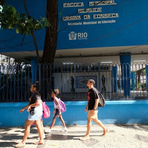 Aluno esfaqueia professor dentro de escola na Tijuca (RJ)
