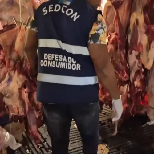 Fiscalização apreende mais de uma tonelada de alimentos impróprios em Niterói (RJ)