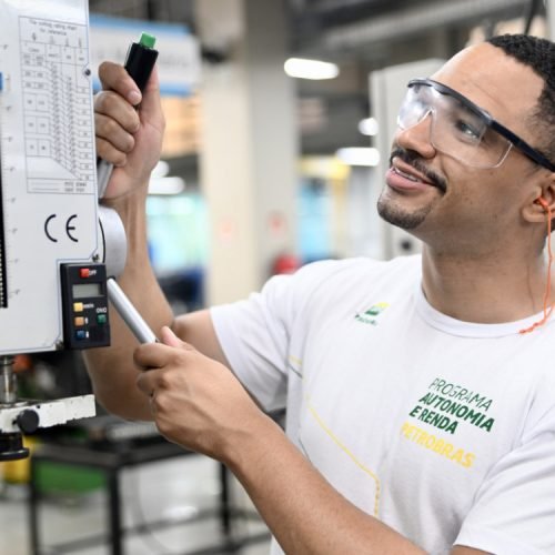 Programa da Petrobras oferece cursos gratuitos de qualificação profissional em parceria com a Firjan