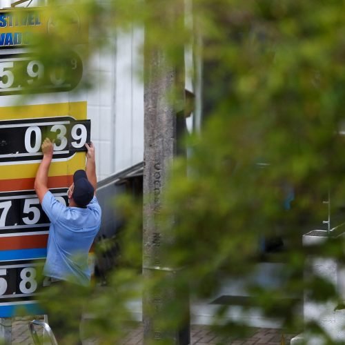 Petrobras anuncia aumento no preço da gasolina para distribuidoras a partir desta sexta-feira (29)