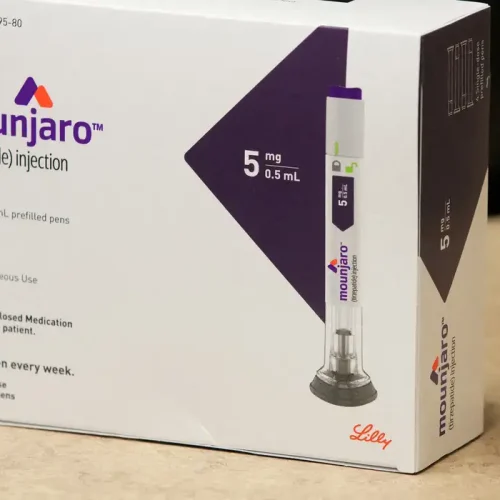 Anvisa alerta para riscos de canetas emagrecedoras manipuladas