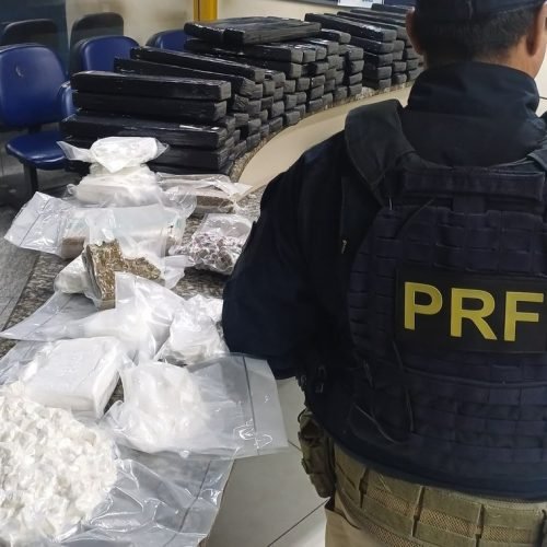 PRF flagra dupla com carga de maconha e cocaína na BR-101