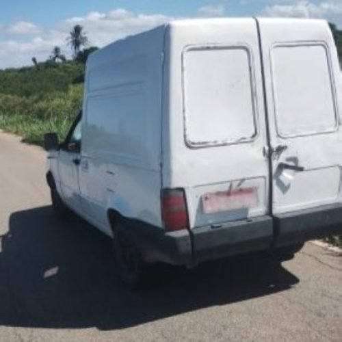 Bandidos rendem motorista e roubam Fiorino com medicamentos na BR-356