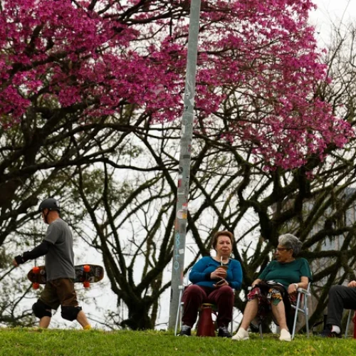 Primavera de 2025 chega ao Sudeste com frente fria intensa e risco de temporais
