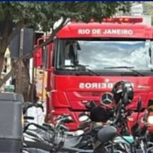 Bombeiros são acionados após criança fazer pirraça por açaí e atrapalhar o trânsito no Centro de Bom Jesus do Itabapoana (RJ)