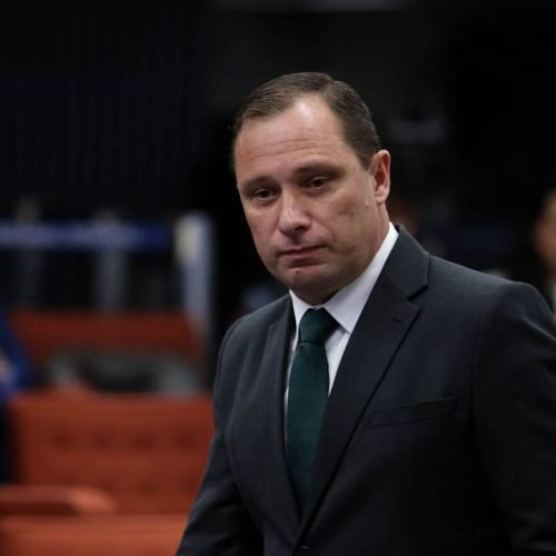 PF prende Mauro Cid em Brasília, mas ordem é revogada na sequência