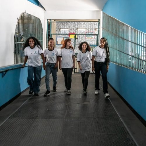Matrícula Fácil 2027: alunos da rede estadual do RJ já podem renovar inscrições