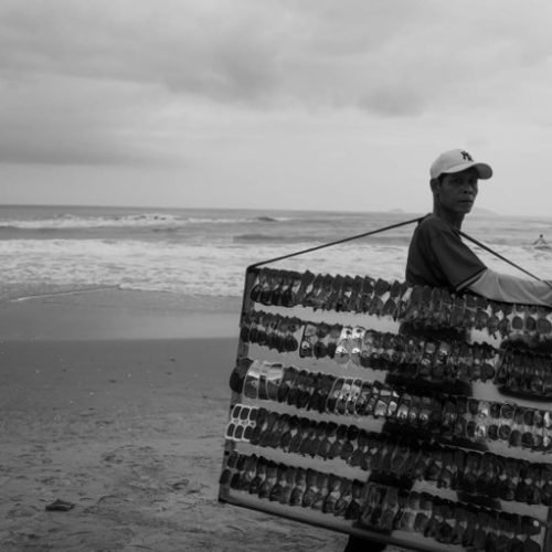 Câmara de Búzios aprova em 1º turno projeto que cria novas regras para ambulantes nas praias