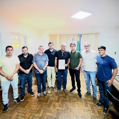 Recuperação de vias para escoamento de café pauta encontro entre Deputado e Prefeitura de Porciúncula (RJ)