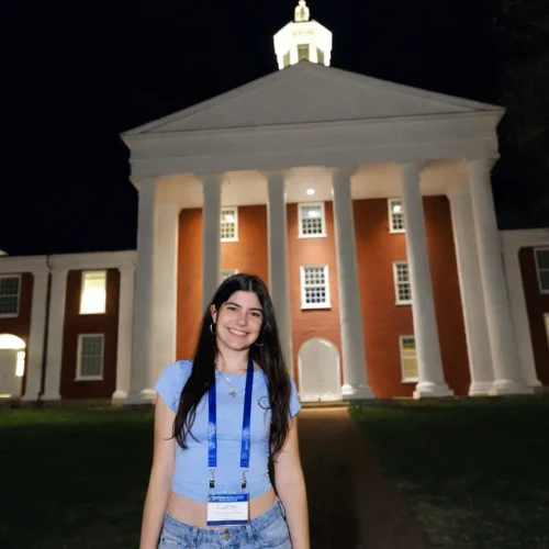 Natural de São Fidélis, jovem é aceita na universidade Brown, uma das mais renomadas dos Estados Unidos