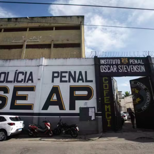 Diretora de presídio no Rio é presa em flagrante suspeita de desviar alimentos de detentas
