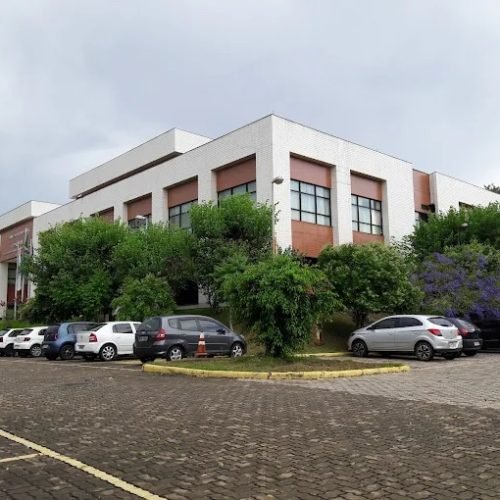 Justiça de Itaperuna (RJ) nega indenização a loja de roupas que processou mãe de menino morto após choque elétrico