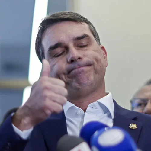 Chefe de comunicação da campanha de Flávio Bolsonaro deixa cargo