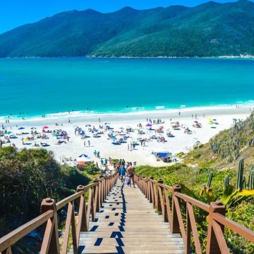 Fim do estacionamento de carros particulares no Pontal do Atalaia, em Arraial do Cabo (RJ)