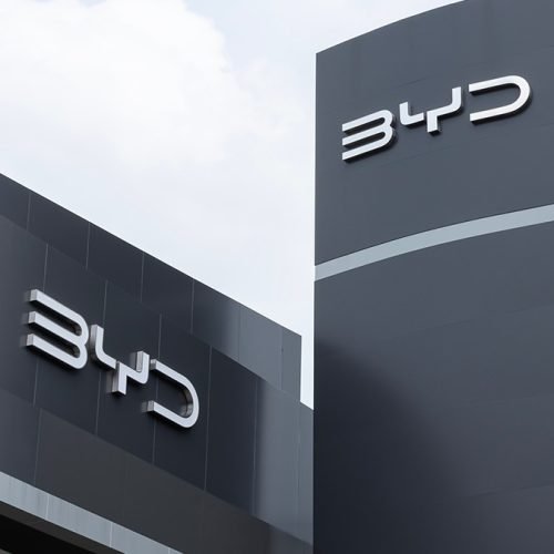 MPT processa montadora chinesa BYD por trabalho escravo e tráfico de pessoas na Bahia; órgão pede pagamento de R$ 257 milhões