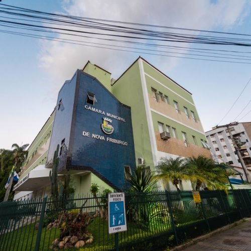 Câmara derruba veto e mantém auxílio-alimentação de até R$ 1 mil para vereadores de Nova Friburgo (RJ)
