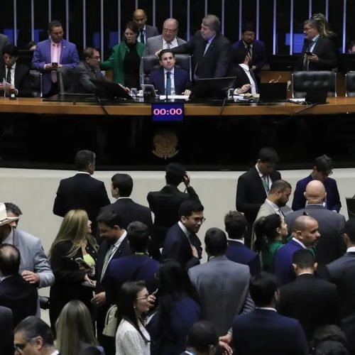 Urgência do projeto de anistia: como votaram os deputados e partidos