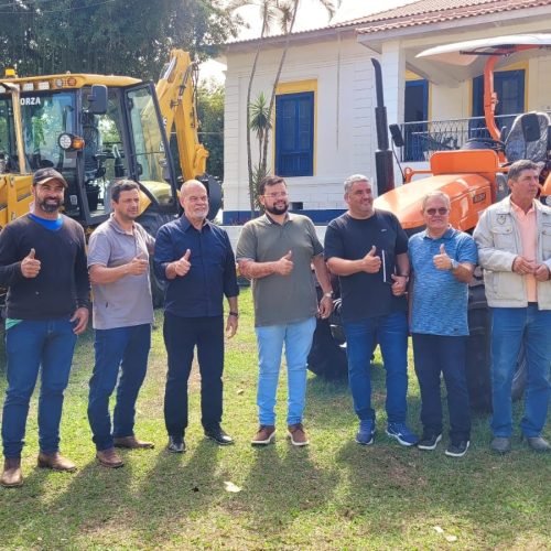 Prefeito Léo Pelanca apresenta novos veículos adquiridos por meio de emenda parlamentar