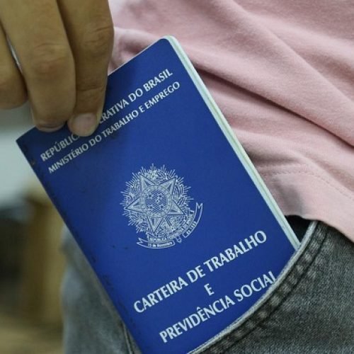 Brasileiros trabalham quase metade do ano só para pagar impostos
