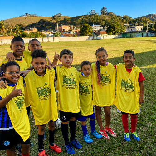 Projeto social transforma a vida de crianças e marca momento histórico nos 92 anos do Retiro Futebol Clube