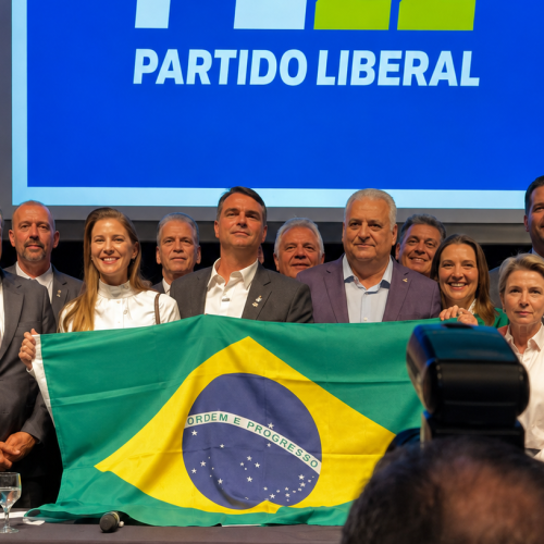 Flávio Bolsonaro anuncia Alfredo Gaspar como candidato a vice-presidente pelo PL