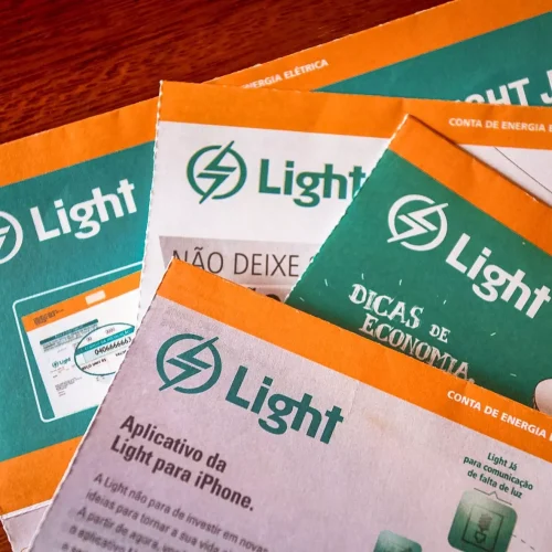 Conta de luz sobe no Rio: Aneel aprova reajustes para Light e Enel a partir de 15 de março