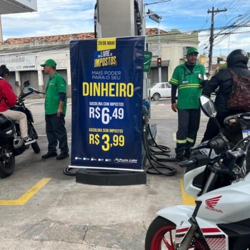Gasolina vendida a R$ 3,99 no Dia Livre de Impostos em Campos dos Goytacazes (RJ)