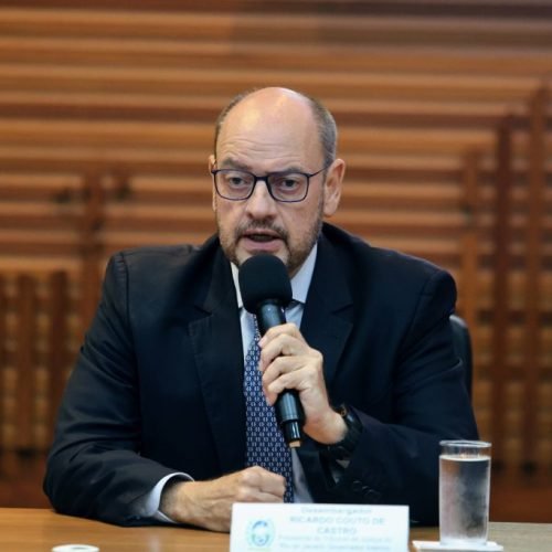 Governador em exercício afirma já ter economizado R$ 2,3 bilhões e projeta mais de 6 mil exonerações no RJ