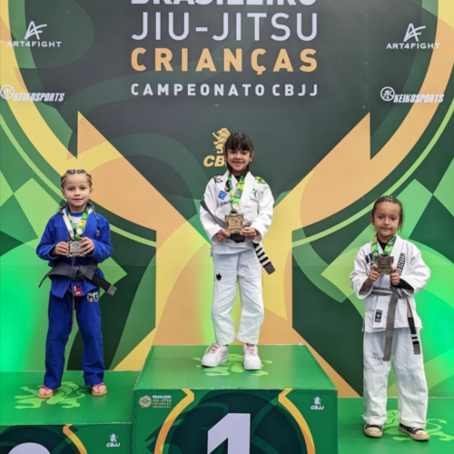 Pequena atleta de Natividade conquista ouro no Jiu-Jitsu