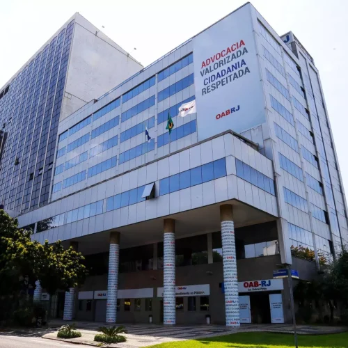 Justiça Federal suspende site que vendia petições feitas com inteligência artificial