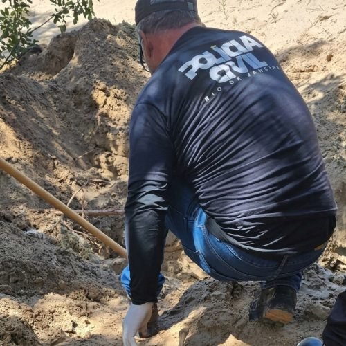 Ação conjunta descobre cova rasa com restos mortais em São Francisco de Itabapoana (RJ)