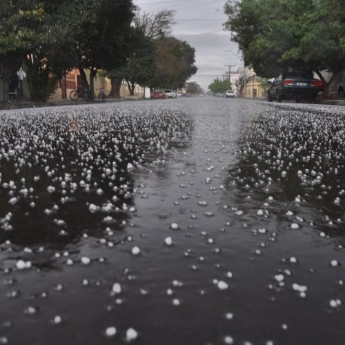 Frente fria vai romper bolha de calor no Rio e traz risco de temporal com ventos fortes, raios e chance de granizo