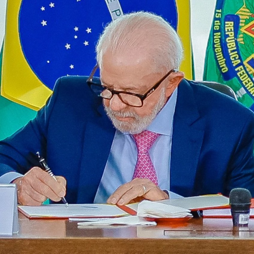 Lula sanciona projeto que garante 3 folgas no ano para trabalhadores realizarem exames preventivos