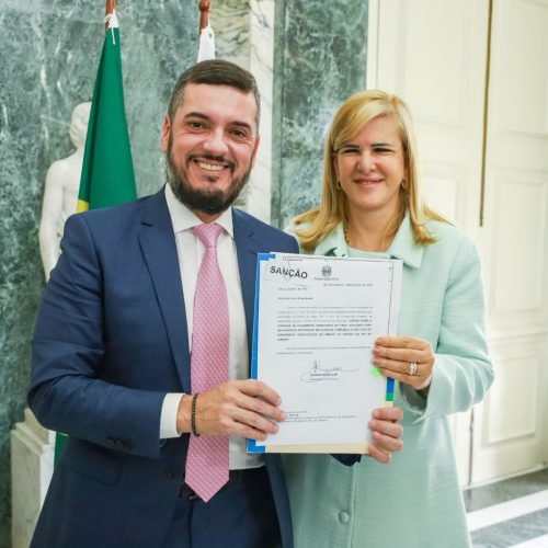 Bacellar sanciona leis que fortalecem a advocacia no RJ
